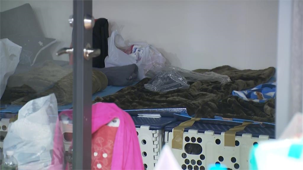 虎爺飯店收容逾200人 災民怨連假「被迫改睡地下室」