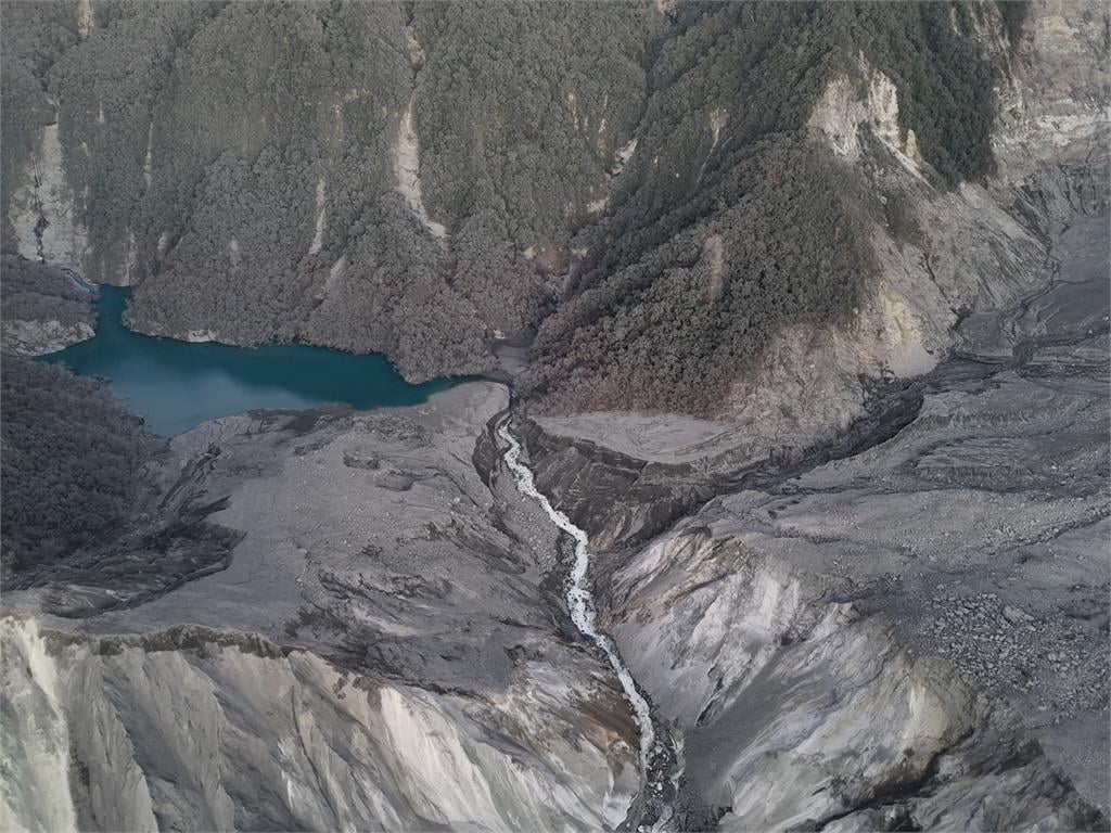 快新聞/直擊馬太鞍溪堰塞湖 無人機空拍最新畫面曝光