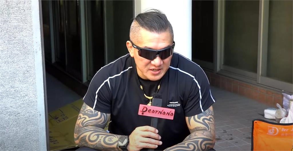 館長現身北檢「超慌神情被拍」急道歉!斬頭論「硬凹扯這句」又出事網:越描越黑