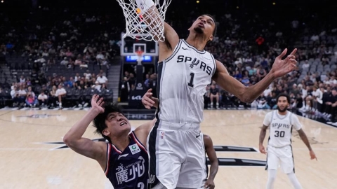 NBA(影)／馬刺怪物長人「斑馬」賞中國球員「超驚人火鍋」！網友酸：上籃會有陰影