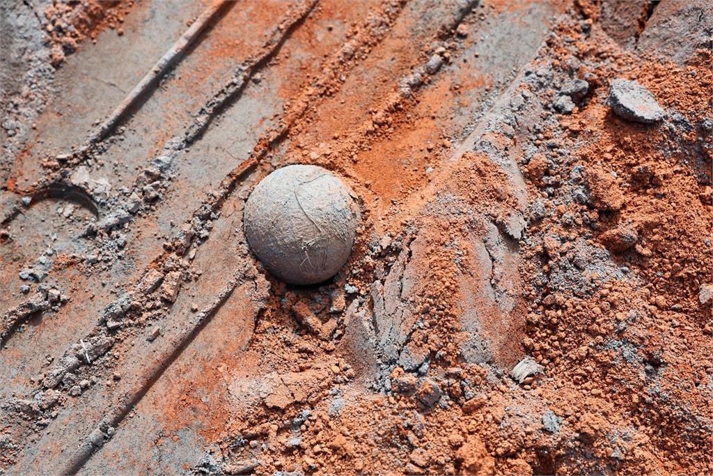 綜合/棒球被埋在淤泥裡!中職會長蔡其昌親赴花蓮勘災「捐手套+50萬」助光復重建