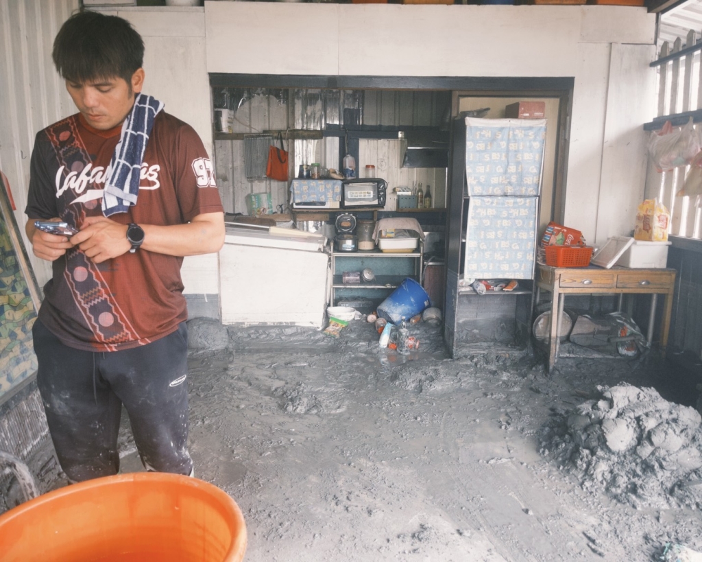 花蓮老家遭洪水襲虐！前職棒球星也成受災戶 巨量泥沙堆積「家具全毀」畫面首曝光