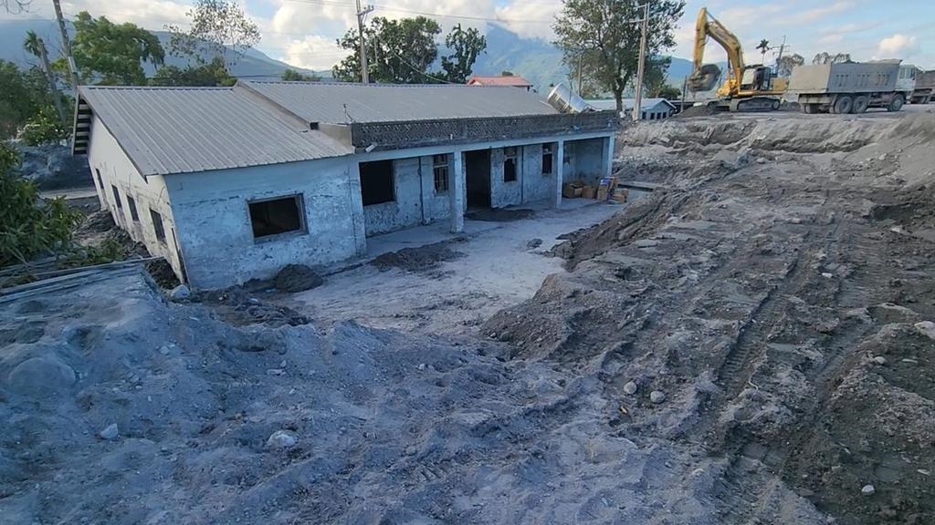 新家夢碎！佛祖街受災嚴重　300坪新房被泥沙掩埋只剩屋頂