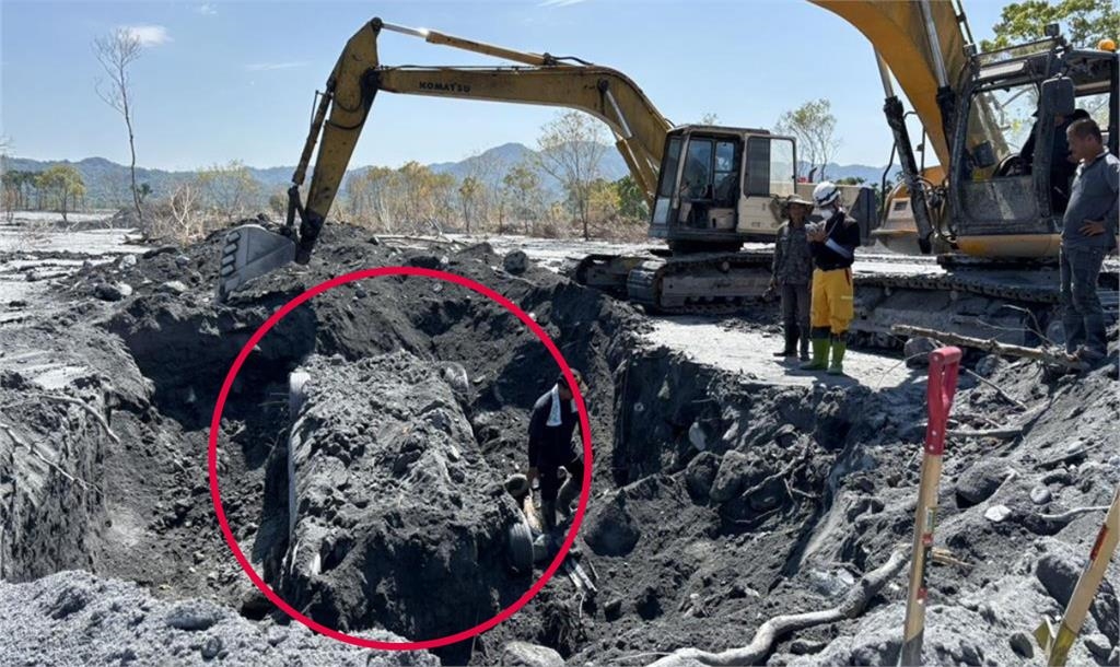 砂石場老闆娘「被深埋2米」連人帶車挖出!竟是「吊車大王女婿」幫祂回家