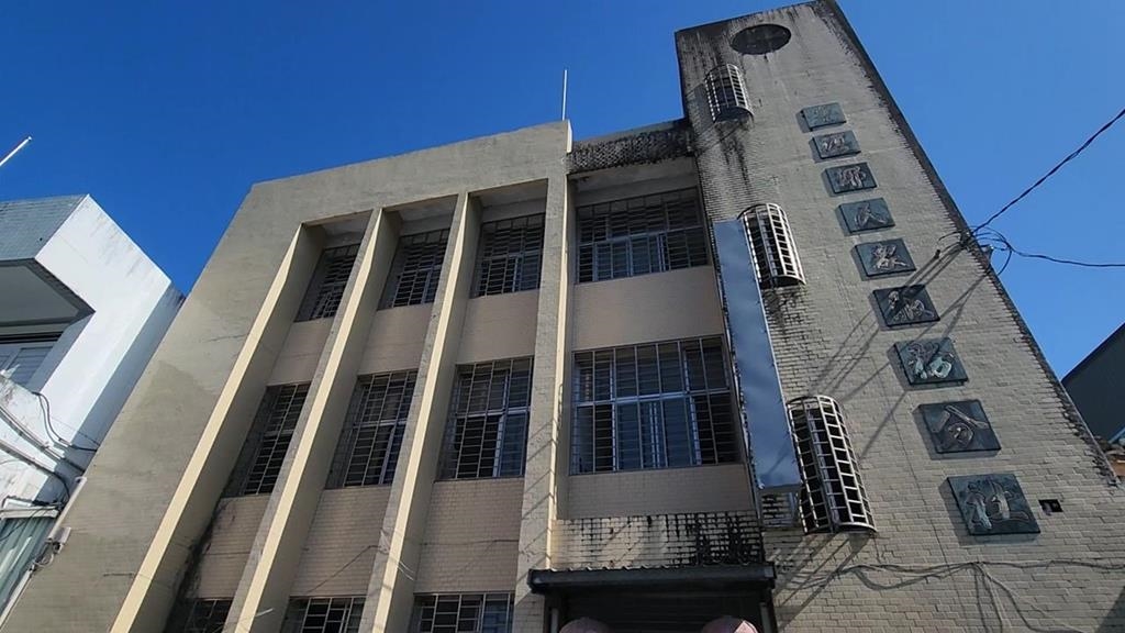 李明璇轟鏟子超人占車票！藍黨部徵志工清淤引撻伐