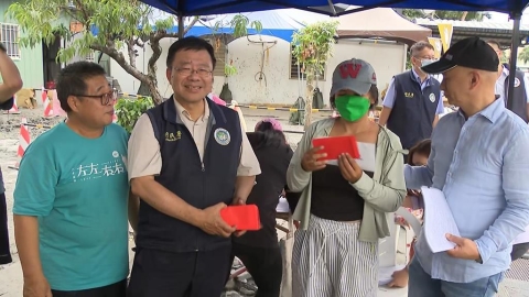 救災超人! 辦事處慰問菲籍移工贈2.6萬台幣應急