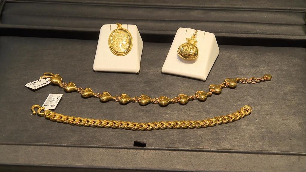 金價狂飆！銀樓擠爆買氣翻倍　民眾笑稱「比搶iPhone還誇張」