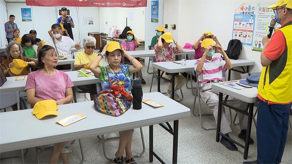 前進里民中心談用路安全 路老師開講危險情境一次看