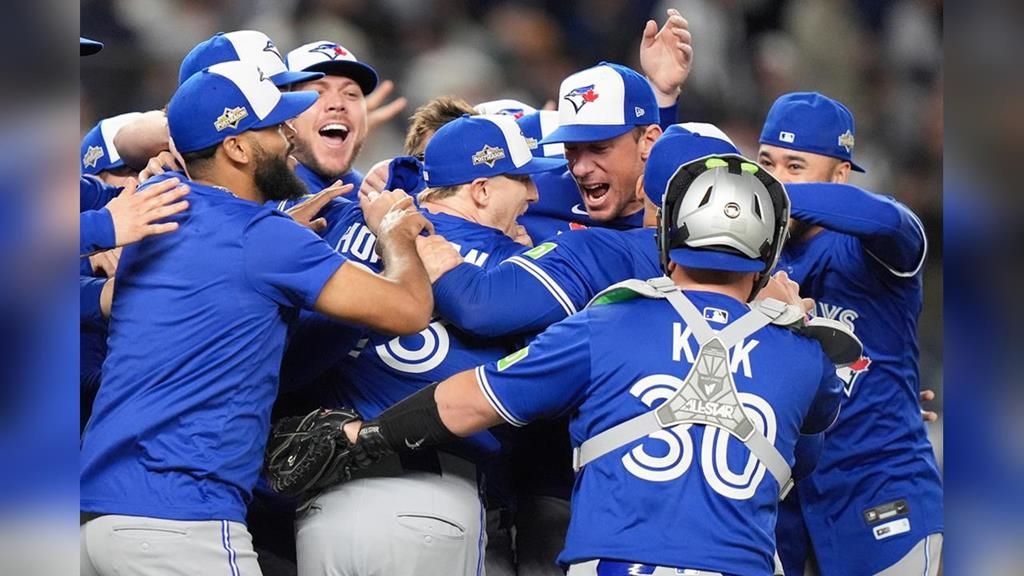 MLB(影)／洋基掰！小齊森姆低級失誤、打線疲軟藍鳥「轉運帽」晉級美聯冠軍戰