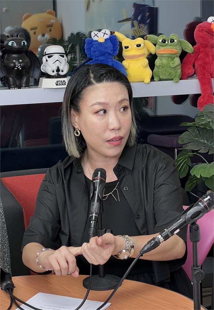 《娛樂超skr》泰國媳婦亞美將「背塗蜂蜜還貼芭蕉葉去蒸烤」!「胸部麻掉」全場笑翻