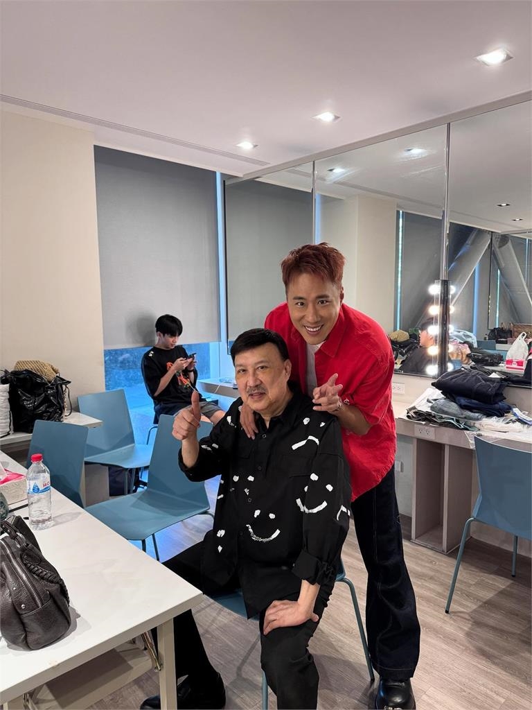 余天遭傳「死訊又買塔位」露面了！氣到怒噴口水「轟館長頭腦簡單」：難怪被…