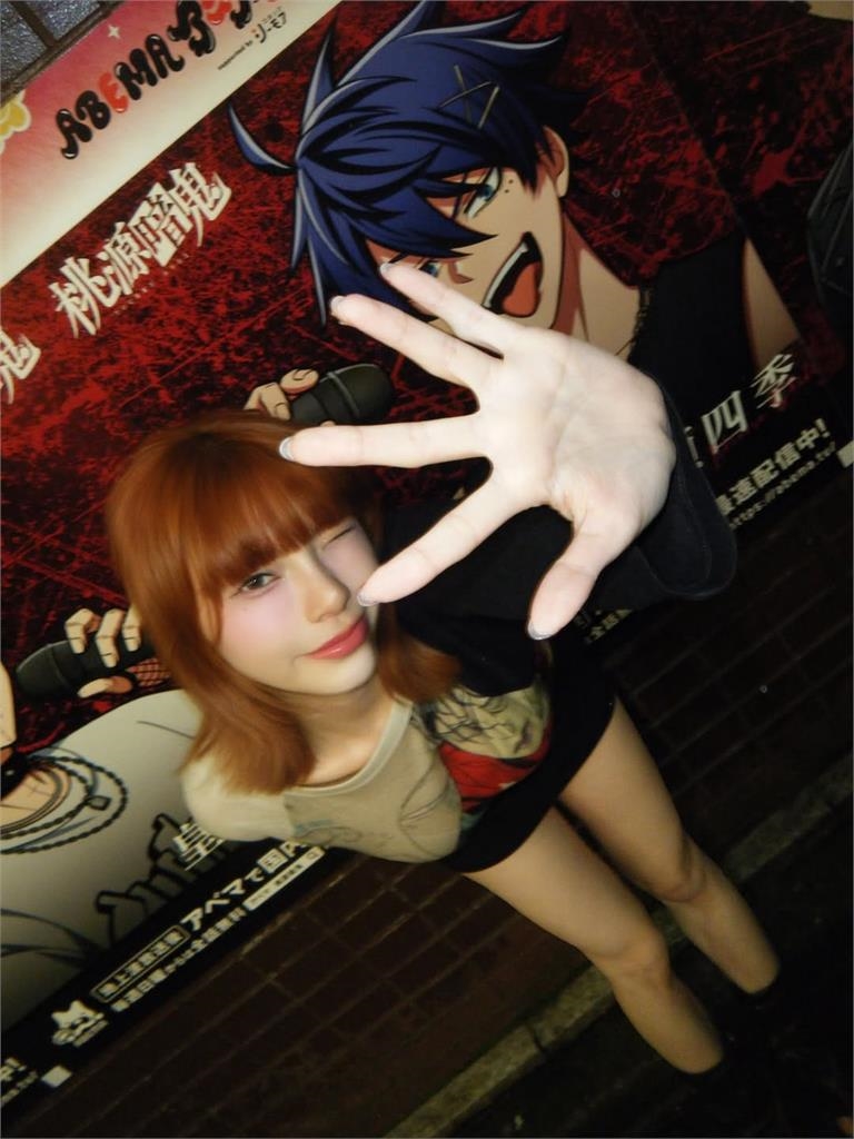 李芷霖挺過不倫風波！飛日本辣曬中空裝「彎腰險被看光」網一看全急了