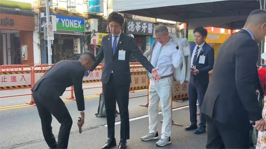 總統府頂樓「狙擊手」現身待命 雙十國慶高規格維安藍綠立委有感