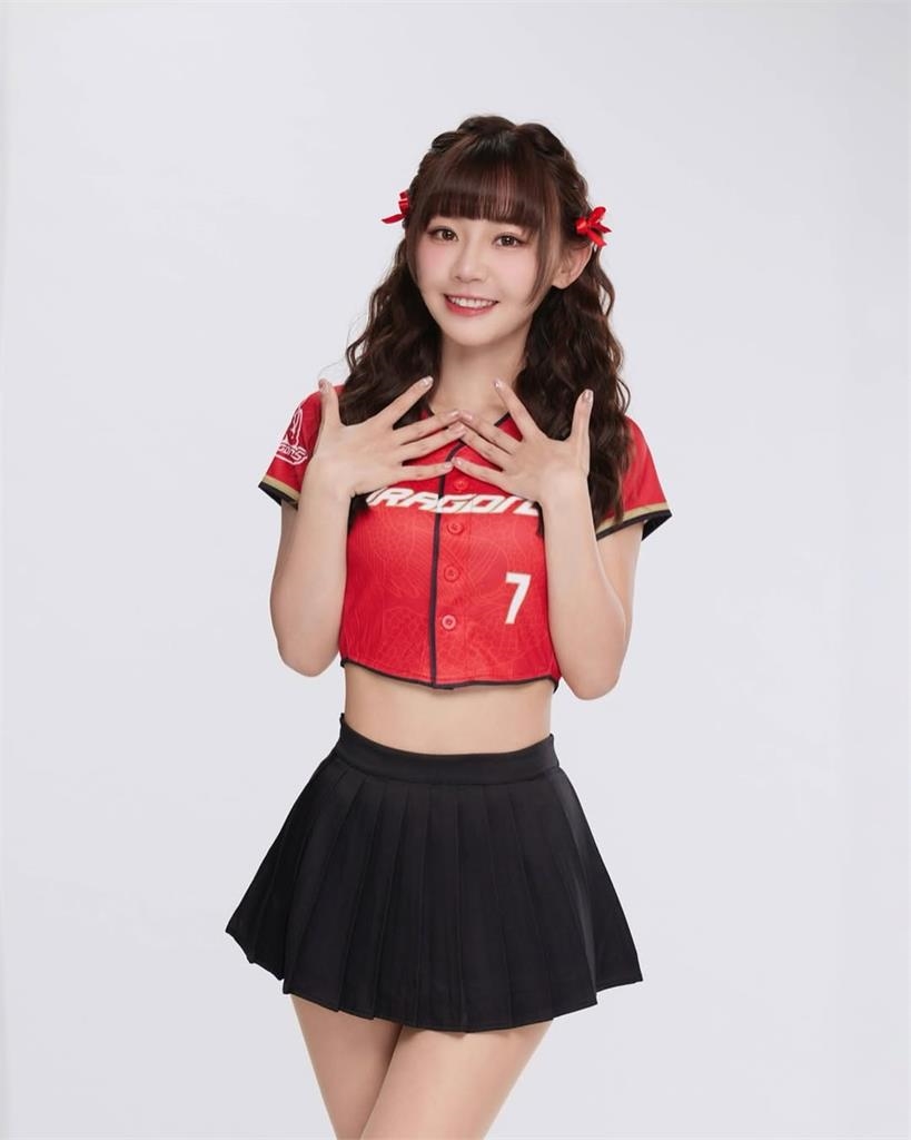 髮香來尬聊(圖影)/以為周子瑜卻似高嘉瑜?小龍女隊長小映爆坐李多慧旁邊是「惡夢」