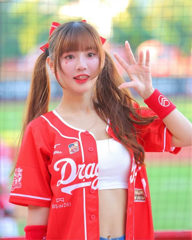 髮香來尬聊(圖影)/以為周子瑜卻似高嘉瑜?小龍女隊長小映爆坐李多慧旁邊是「惡夢」