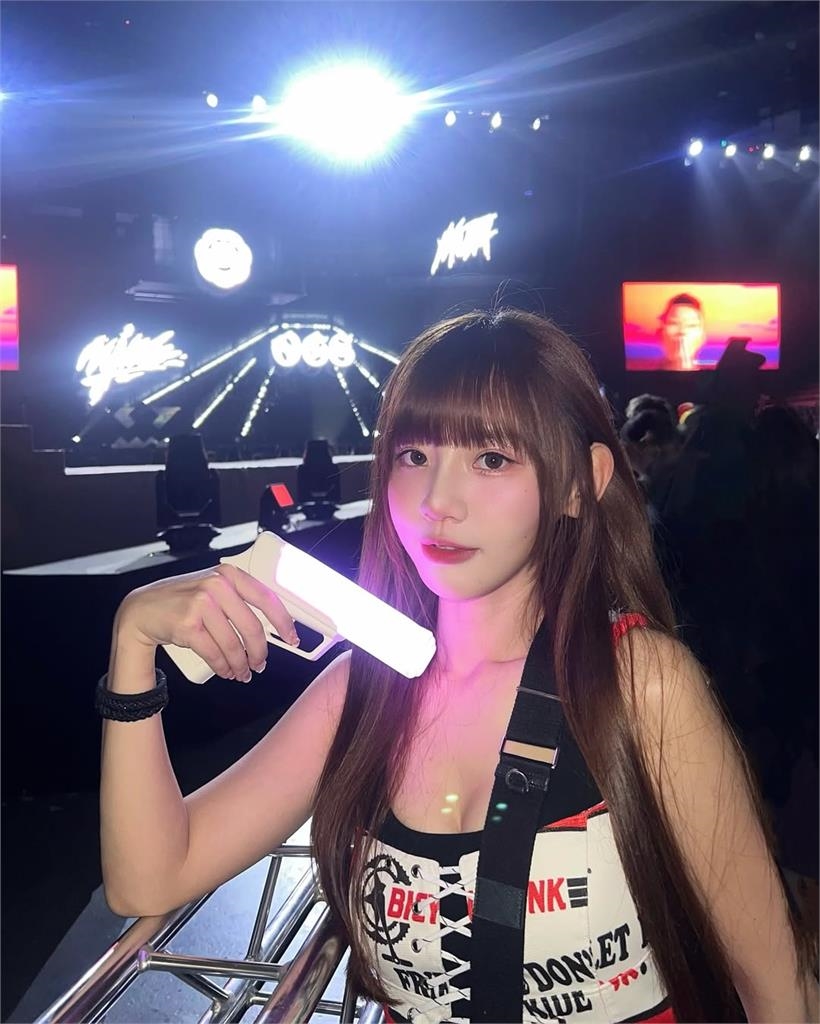 髮香來尬聊(圖影)/以為周子瑜卻似高嘉瑜?小龍女隊長小映爆坐李多慧旁邊是「惡夢」