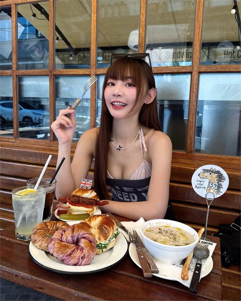 髮香來尬聊(圖影)/以為周子瑜卻似高嘉瑜?小龍女隊長小映爆坐李多慧旁邊是「惡夢」