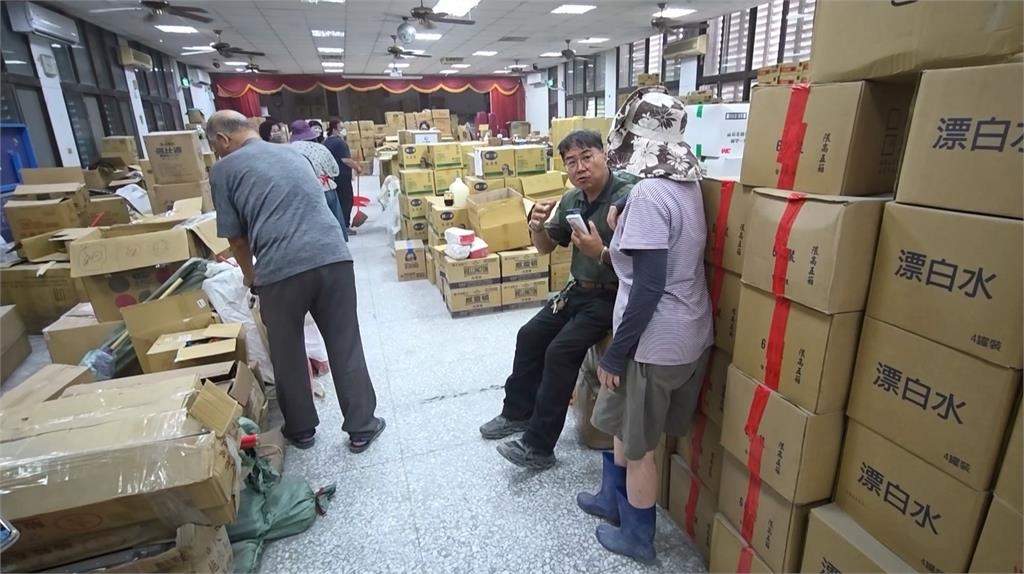 忙救災！大安村長不休息穿梭災區　腳趾「磨到險見骨」