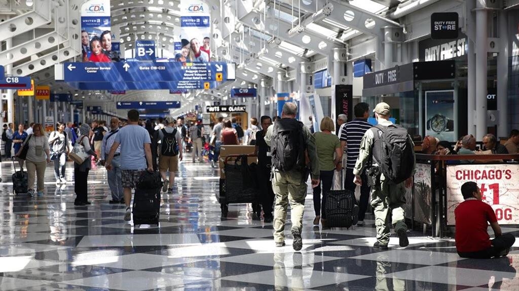 關門持續！美1.2萬飛機航班受影響　逾六成民眾認「兩黨、川普」都須負責