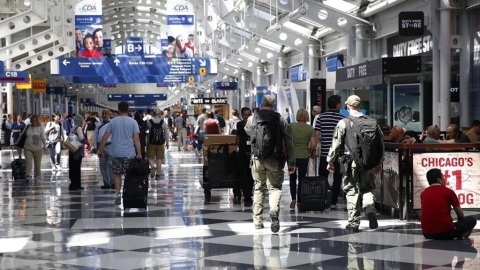 關門持續！美1.2萬飛機航班受影響　逾六成民眾認「兩黨、川普」都須負責