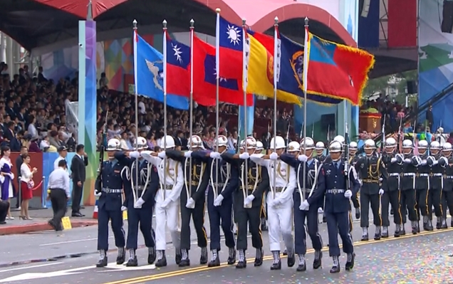 花式拋接6.5公斤二戰真槍!國慶儀隊「魔鬼訓練」內幕揭密