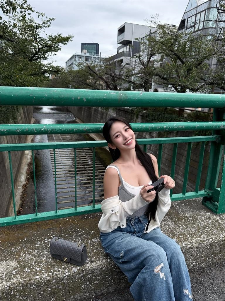 蔡瑞雪國慶飛日本不藏了！親曬私密躺床片「巨大雪球」震暈1.3萬人：太美嚕