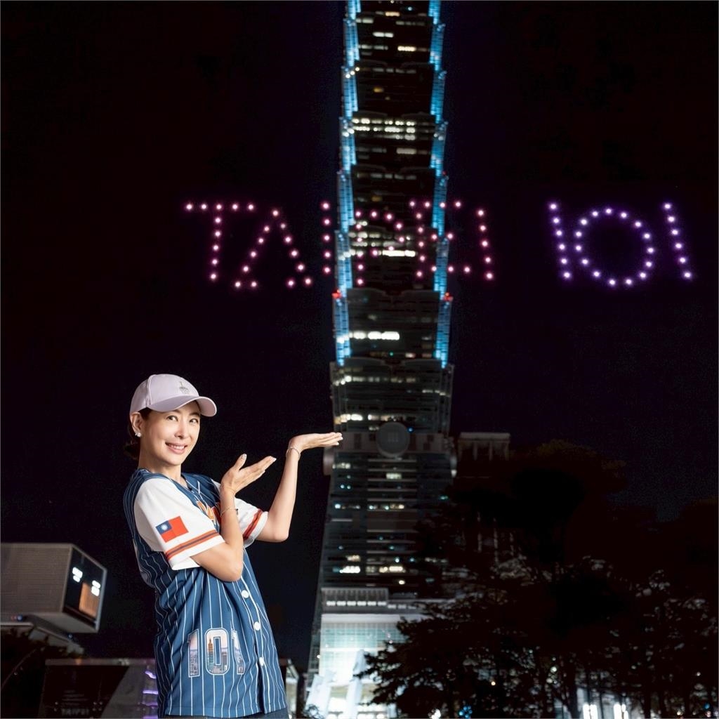 國慶煙火秀藏彩蛋「鏟子超人」飛上101夜空！賈永婕見1幕暴哭：玩死自己