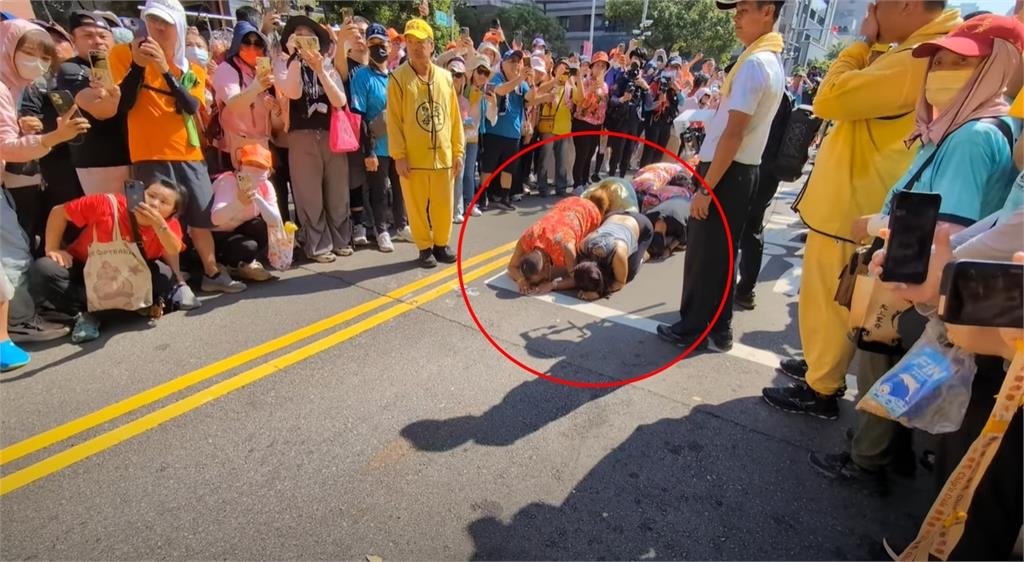 白沙屯媽祖「粉紅超跑」直衝吊車大王豪宅賜福!震撼畫面曝光…胡董高喊:我愛您