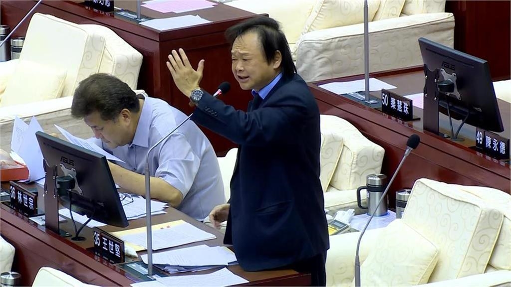 夜店飆唱〈沒出息〉網一撇秒驚:王世堅?震撼畫面流出「釣出本尊」回應了