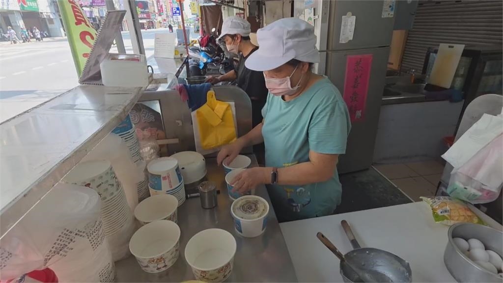 民眾外送點粥「竟用泡麵碗裝」 業者秀監視器回應了!