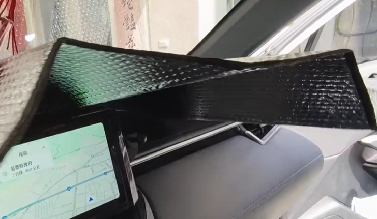 「遮陽板」新用法　茶農「披身上」防曬傷曝：涼涼的