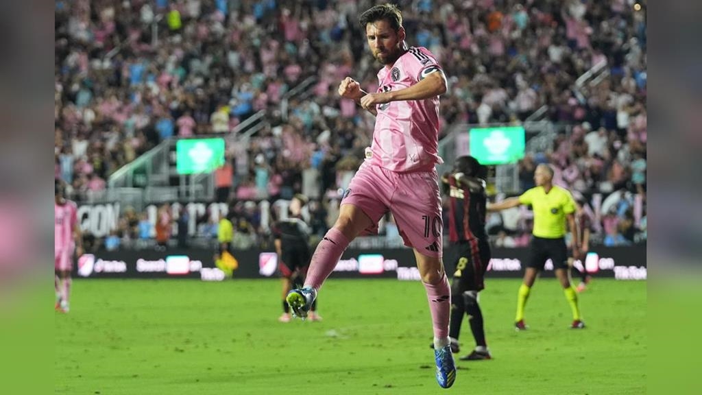 足球(影)／我的足球會轉彎！　梅西寶刀未老單場進2球鎖定MLS進球王