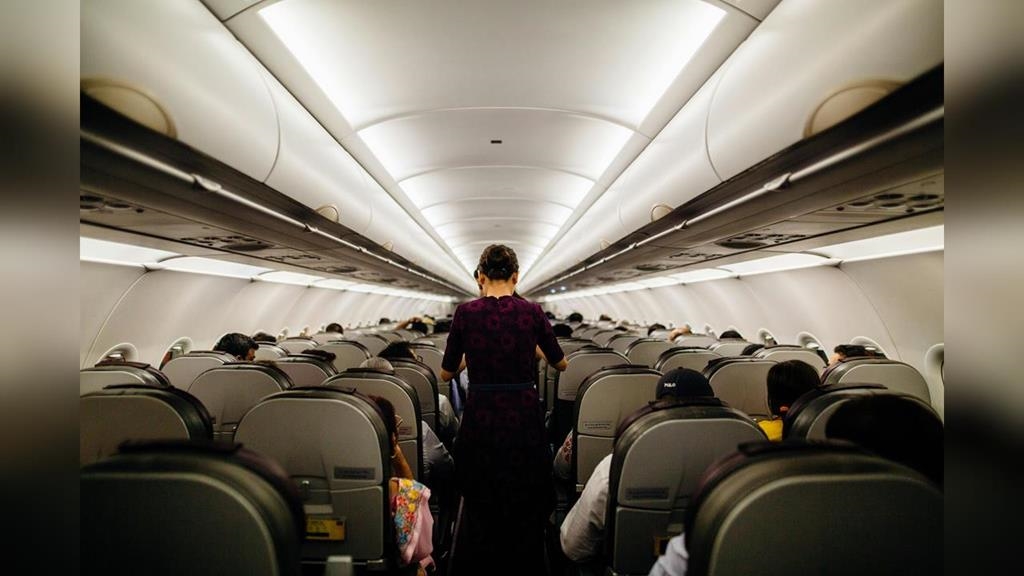 空服員飛遍世界超好命？她揭密工作內幕：玩樂時間都是「用生命擠出來」