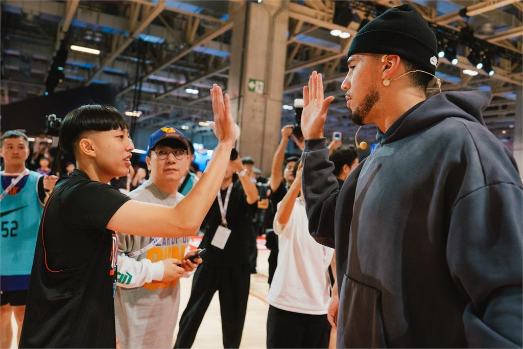 NBA/「宇宙政大」強還要更強!林子皓「澳門賽」得太陽布克指導、獲選最傑出球員