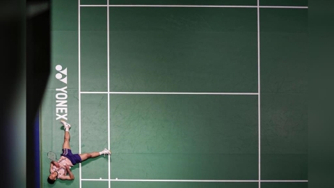 羽球/連兩場「浴血奮戰」北極賽衛冕!35歲周天成強忍腳底水泡打到鮮血染紅襪子