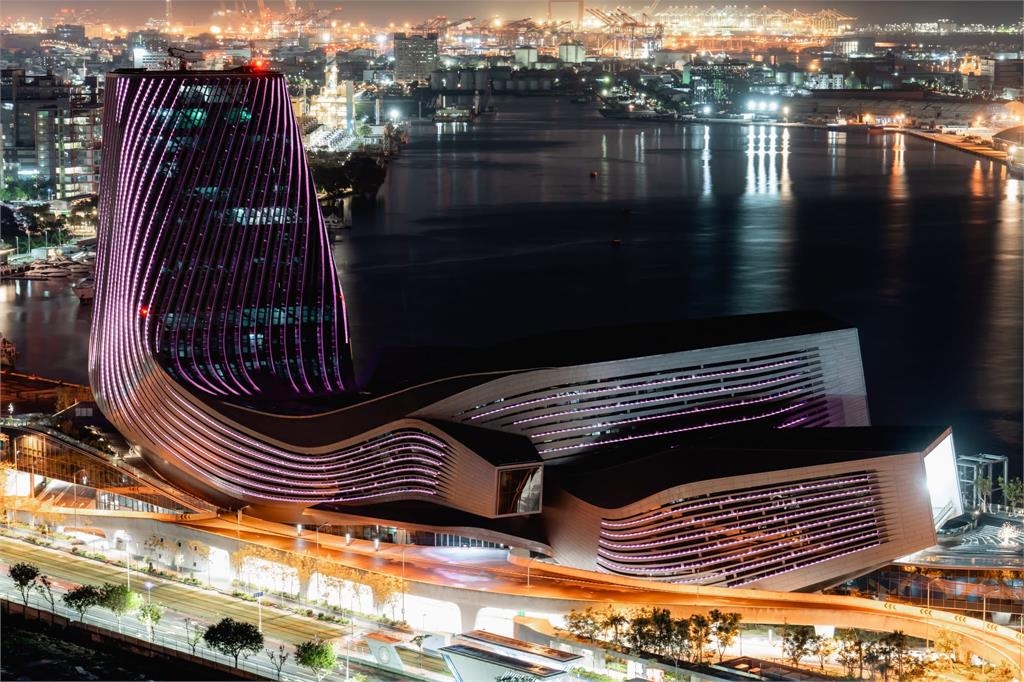 快新聞/BLACKPINK來了! 高雄六大地標今起點亮粉紅光海