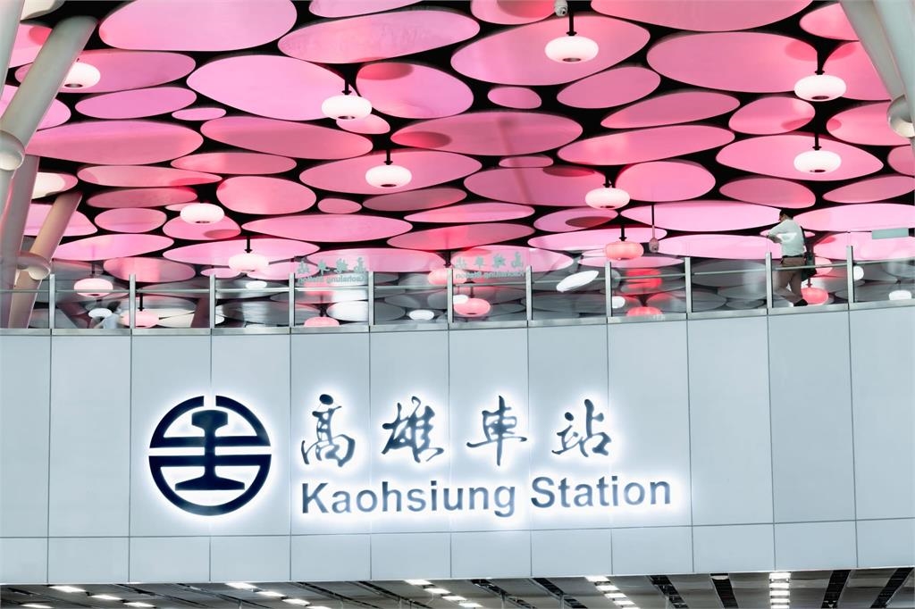 快新聞/BLACKPINK來了! 高雄六大地標今起點亮粉紅光海