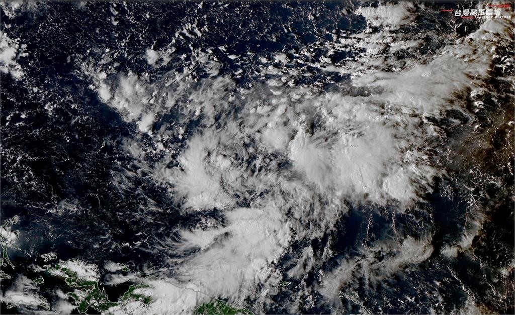 96W增強「風神」急醞釀最快週五生成!「3分歧路徑曝光」專家:恐有共伴效應
