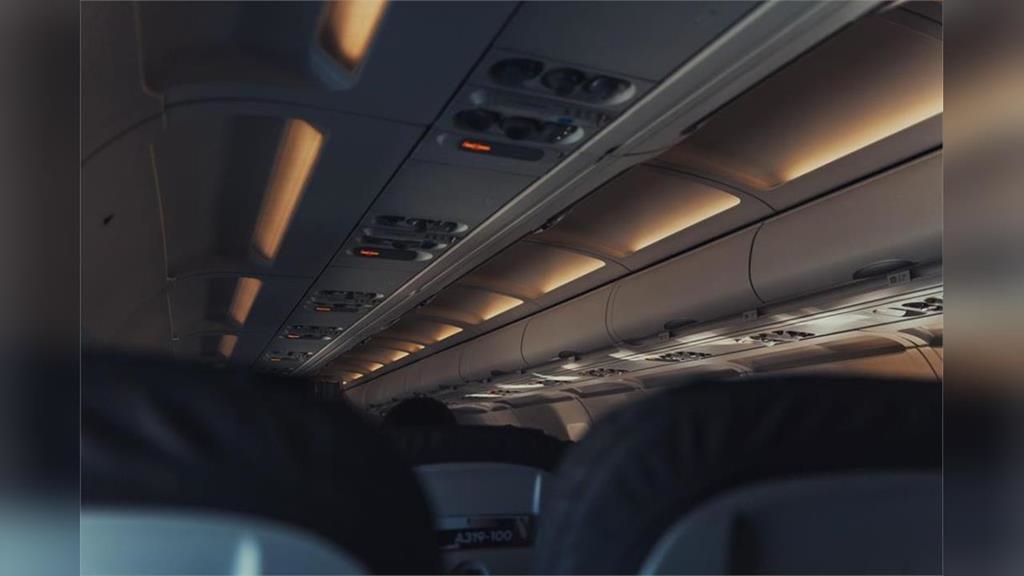 網傳空服員抱病值勤引5萬脆友熱議　她飛到最後一刻…返台後猝逝！