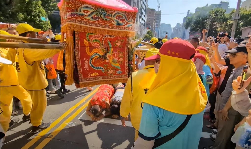 白沙屯媽祖「緊急掉頭」回衝5億豪宅！吊車大王哽咽還原過程：願保佑台灣平安