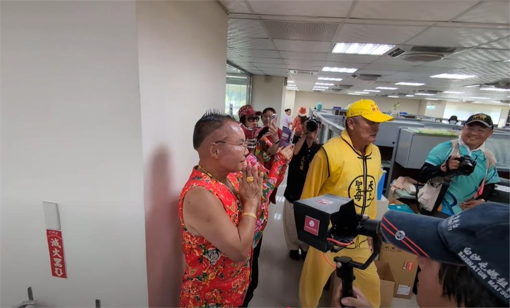 白沙屯媽祖「緊急掉頭」回衝5億豪宅！吊車大王哽咽還原過程：願保佑台灣平安