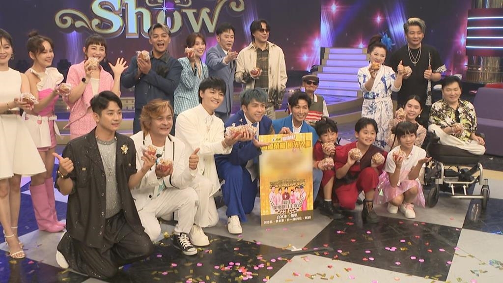 白冰冰節目入圍亞洲電視大獎　主持群吃發糕慶祝