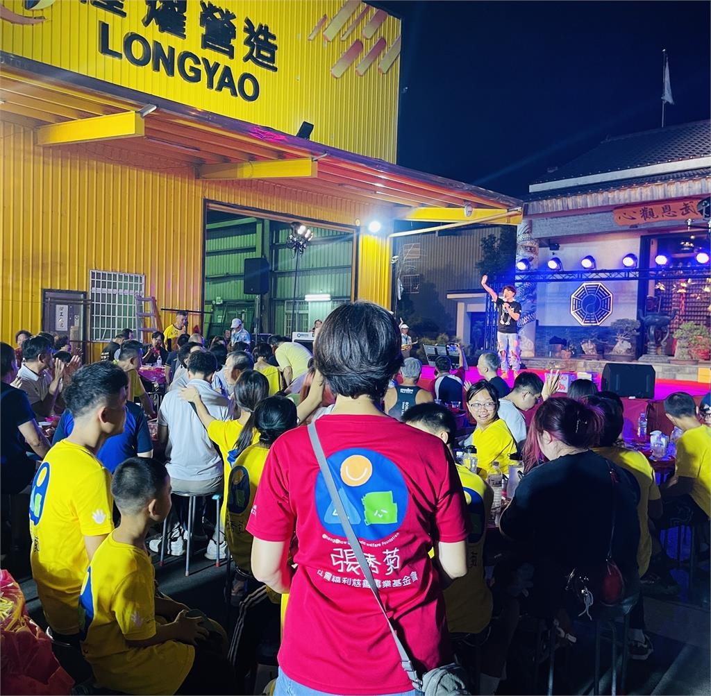 廖伯斯返鄉響應公益!攜手無極武恩聖宮舉辦晚會 與弱勢孩童過佳節