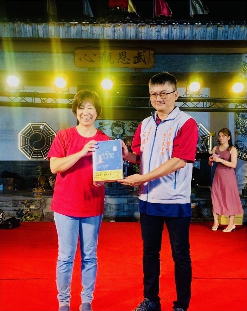 廖伯斯返鄉響應公益!攜手無極武恩聖宮舉辦晚會 與弱勢孩童過佳節