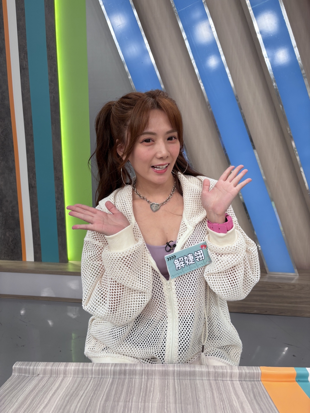 醫學(影)/解婕翎脖子骨頭超硬直 竟是重病發作前兆?