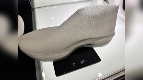 比雞蛋還輕！全球最輕跑鞋1雙50克 蕭美琴嘖嘖稱奇