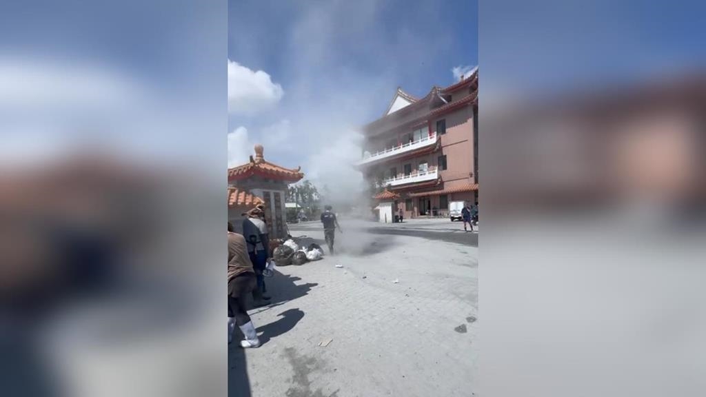 兩層樓「龍捲風」突襲災區！志工驚呼閃避　專家揭密：這是「塵捲風」