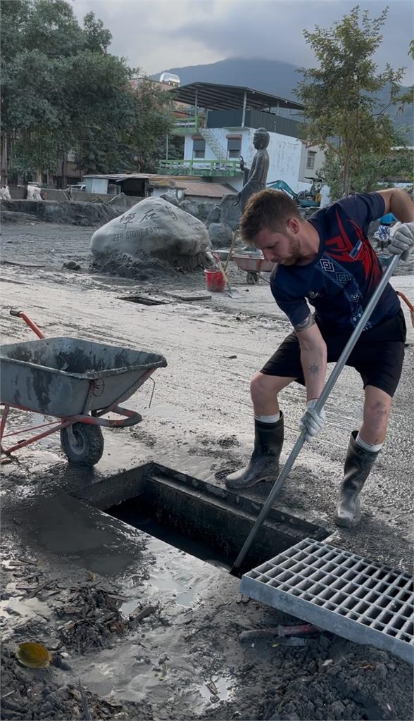 花蓮光復重生中！　美國鏟子超人曝「前後對比照」：台灣No.1