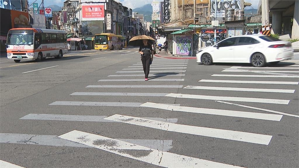 行人陷阱？士林夜市旁行穿線「有殘影」　專家：市府驗收很友善