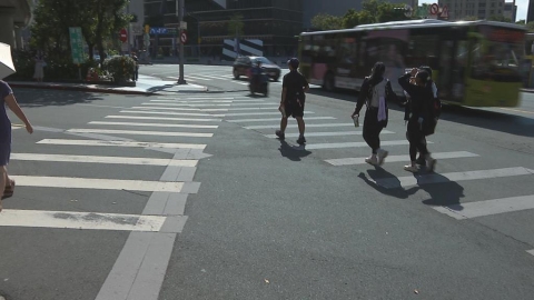 行人陷阱？士林夜市旁行穿線「有殘影」　專家：市府驗收很友善